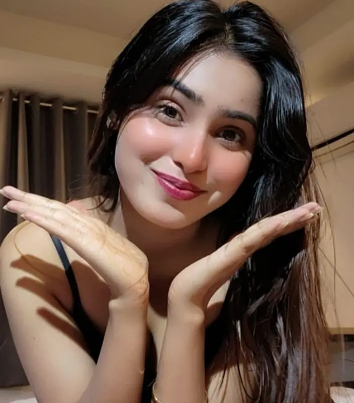 Cute college Call girl in Delhi wearing casual dress, perfect for dinner date or coffee meeting.