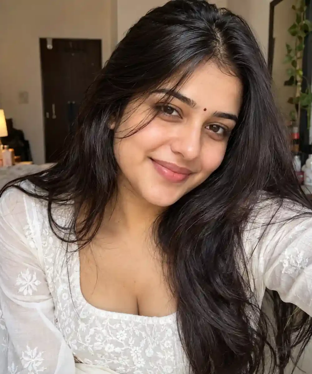 Cute Noida call Girl In Sector 18