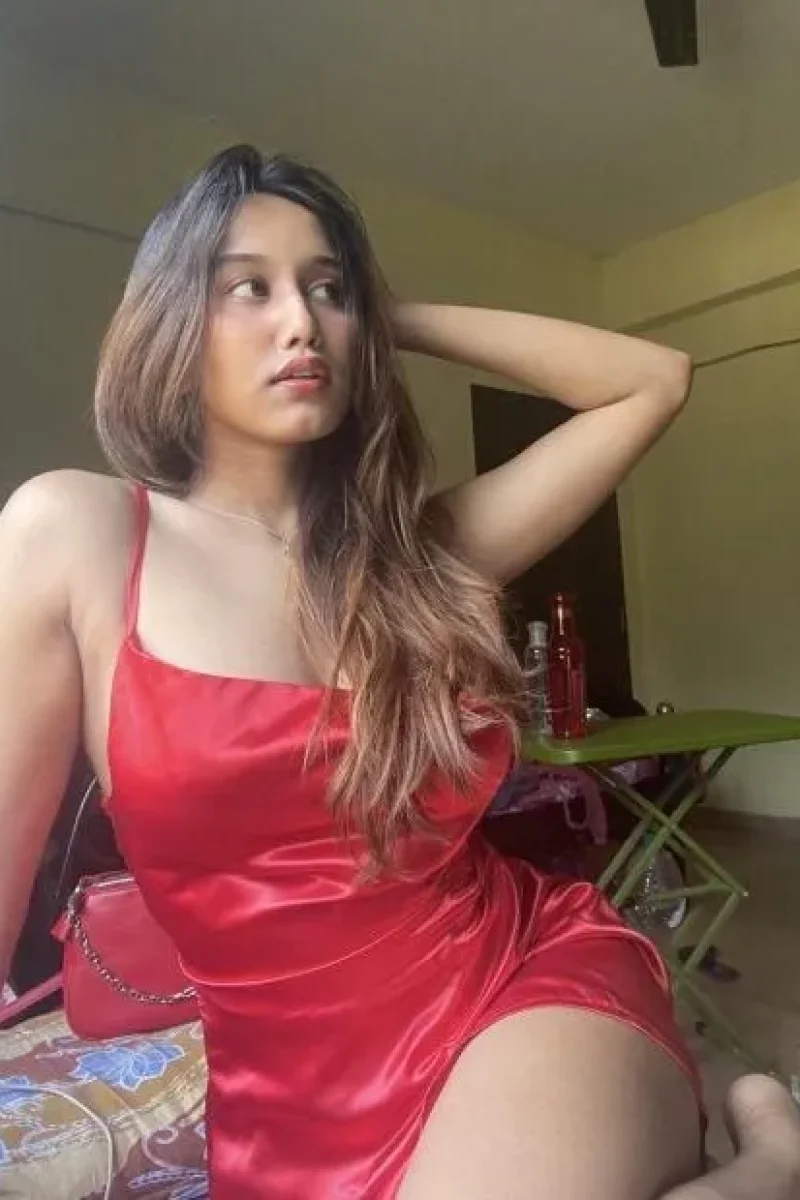 Discreet Escort Near Royal Plaza for Overnight Stay